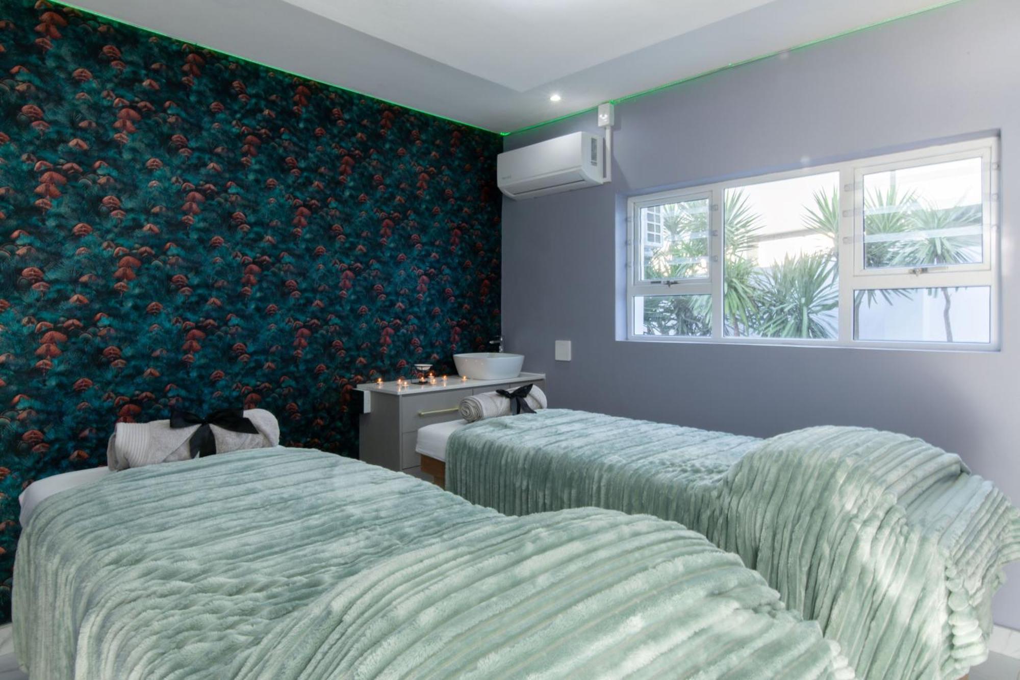 Dolphin Bay Boutique Hotel And Spa Port Elizabeth Exteriör bild